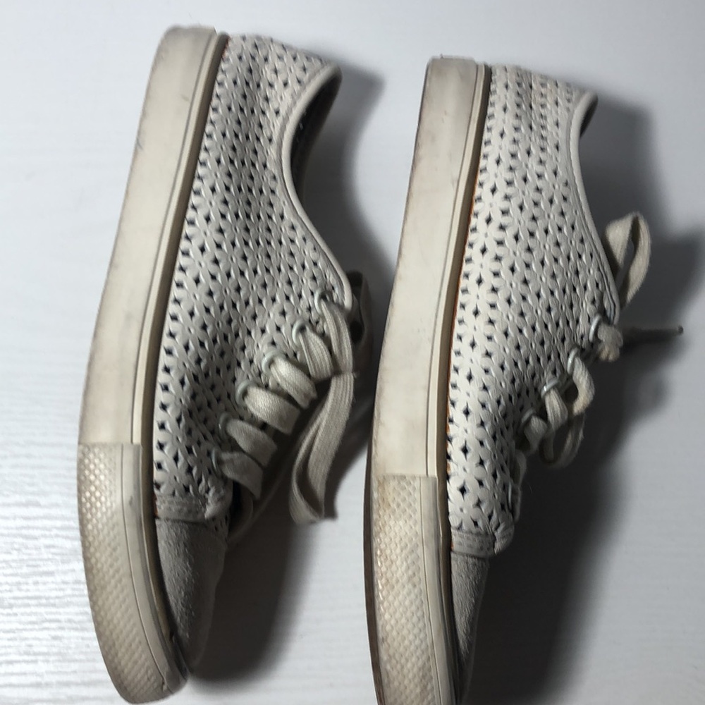 Tory Burch White Tan laser cut leather daisy sneakers women’s size 6.5 - Picture 3 of 13